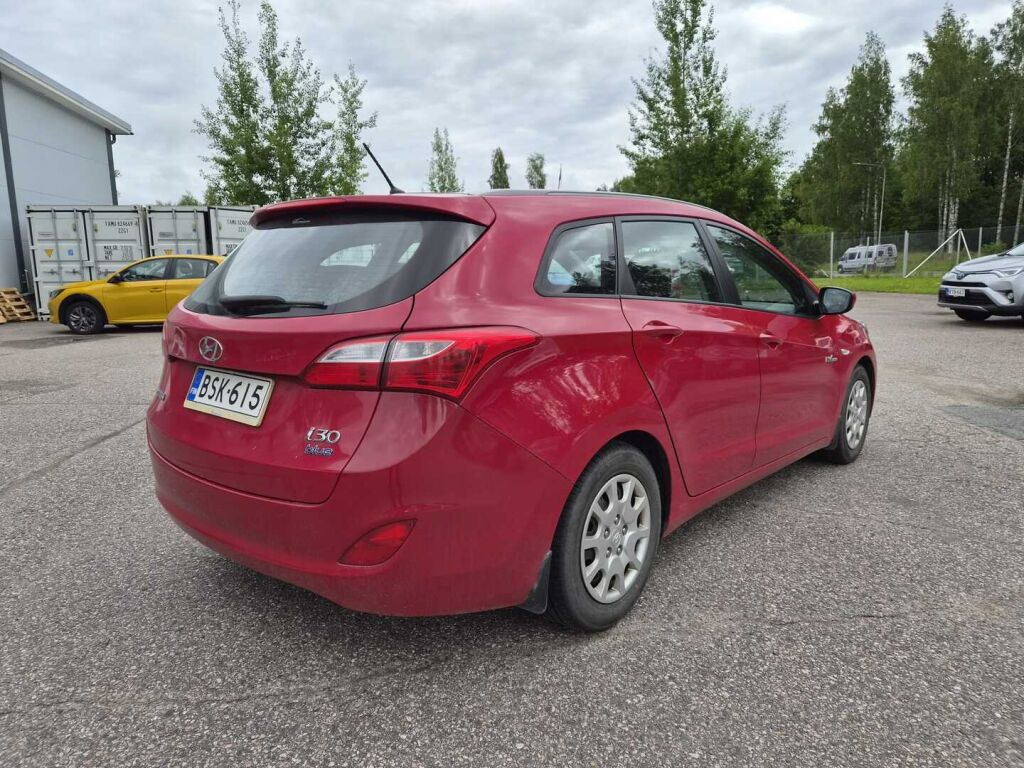 Hyundai i30 Wagon 2015 Punainen