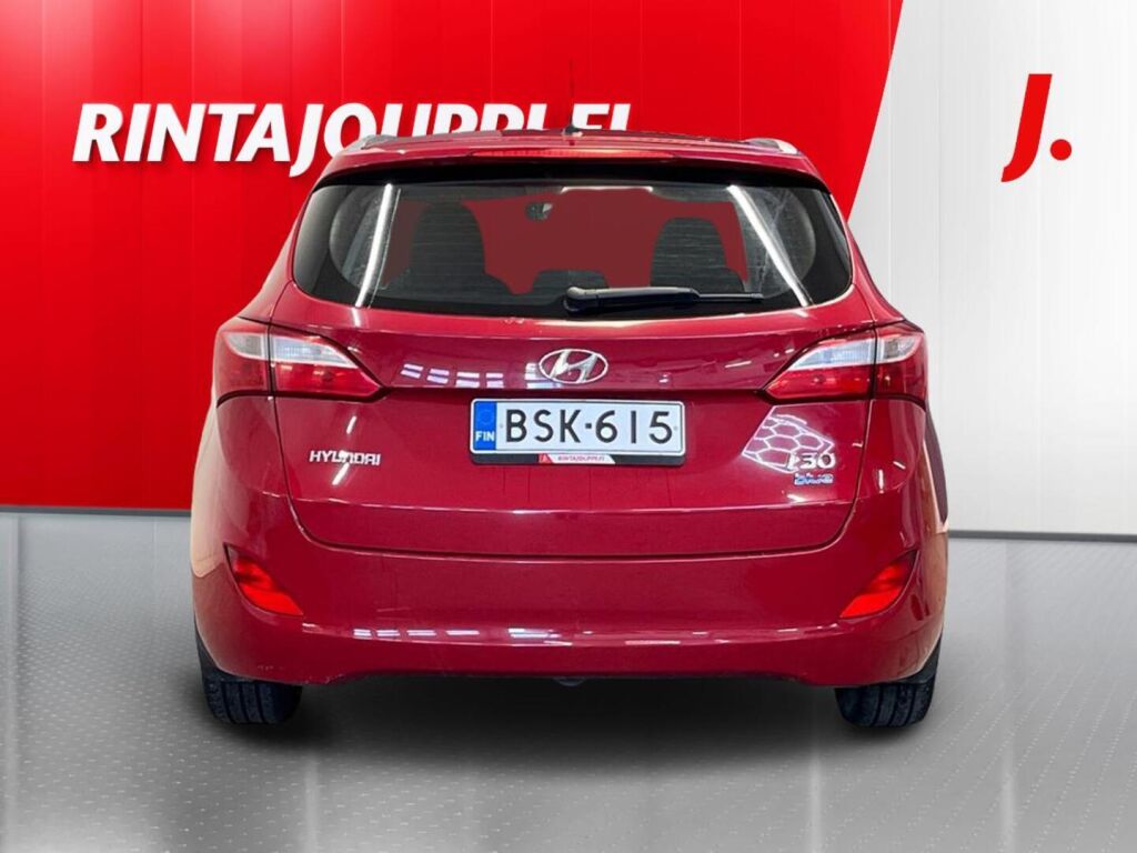 Hyundai i30 Wagon 2015 Punainen