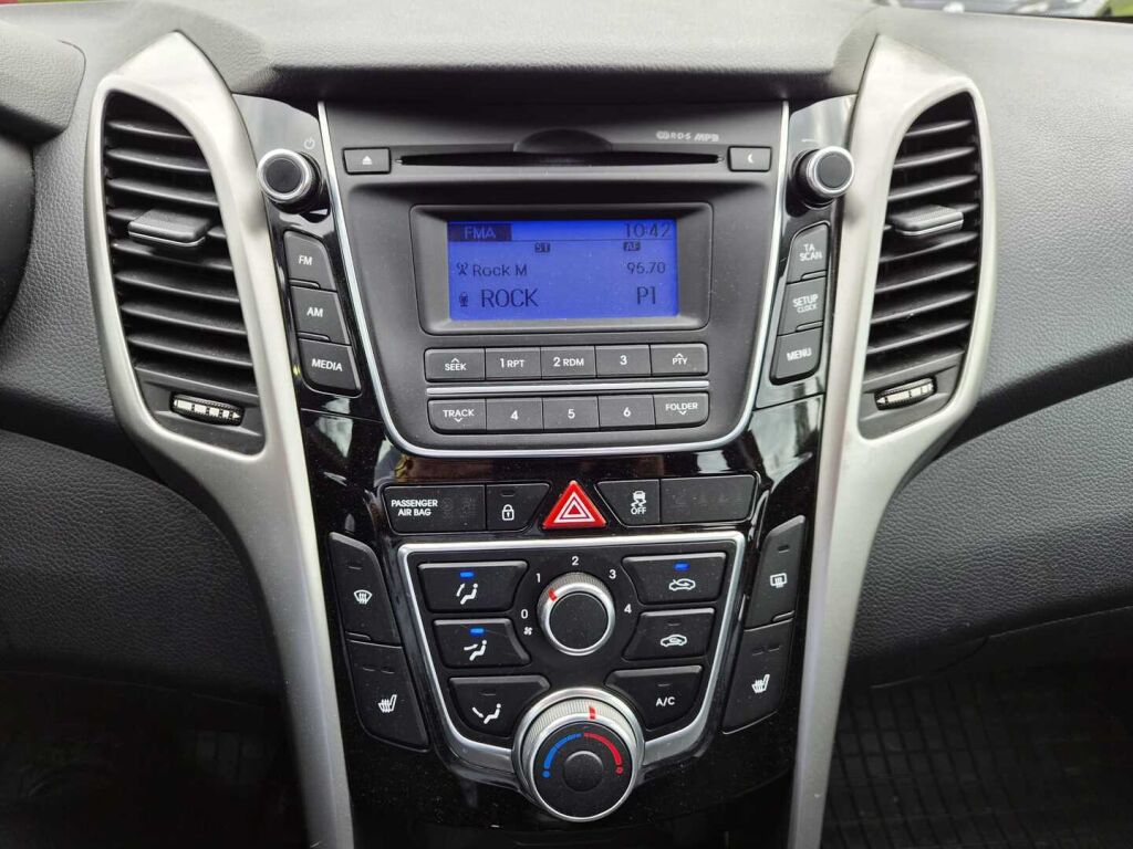 Hyundai i30 Wagon 2015 Punainen