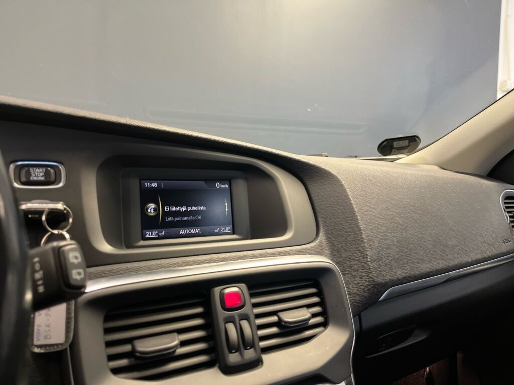 Volvo V40 2015 Musta