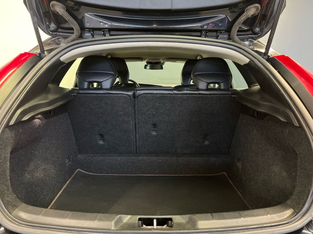 Volvo V40 2015 Musta