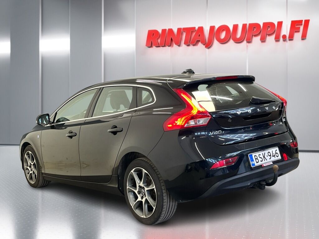 Volvo V40 2015 Musta