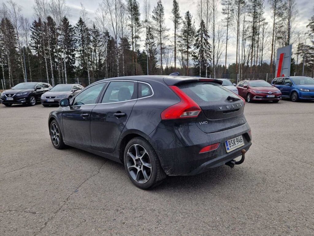 Volvo V40 2015 Musta