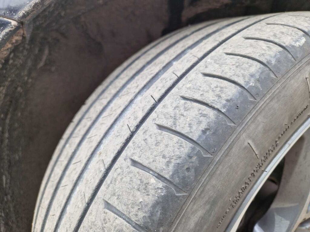 Volvo V40 2015 Musta