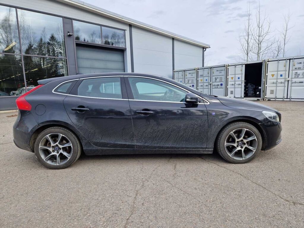 Volvo V40 2015 Musta