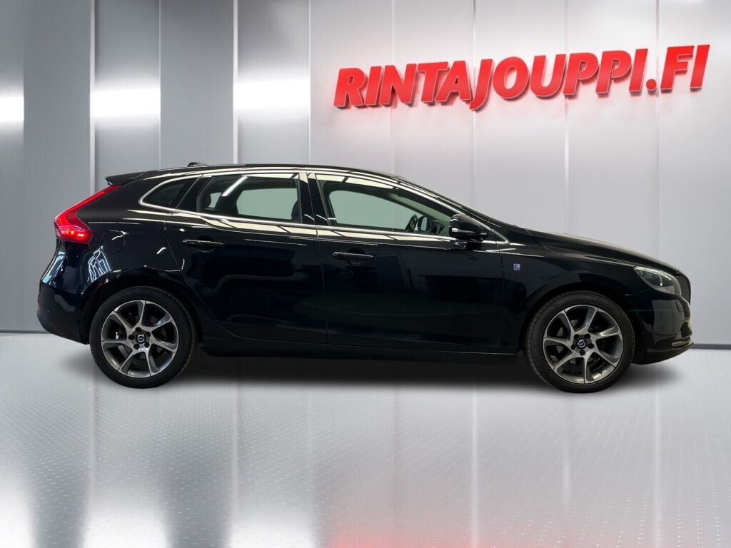 Volvo V40 2015 Musta