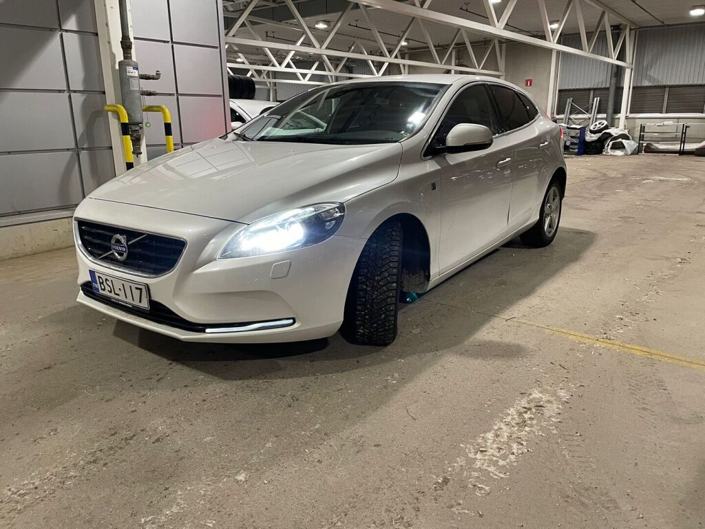 Volvo V40 2015 Valkoinen