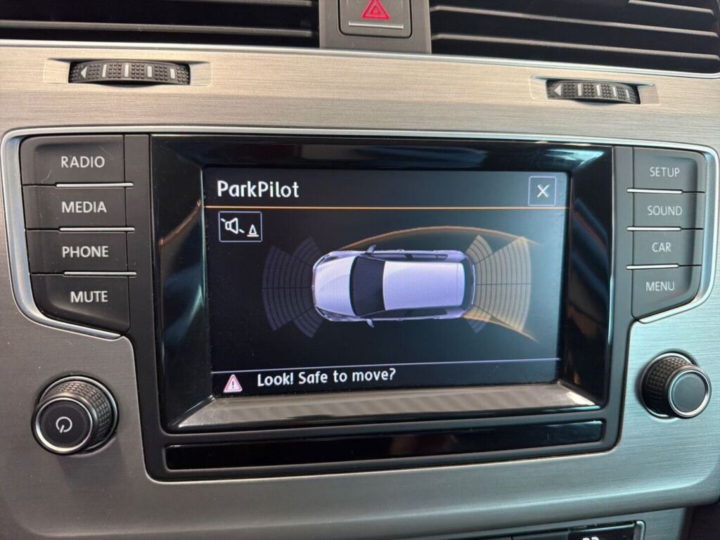 Volkswagen Golf 2015 Valkoinen