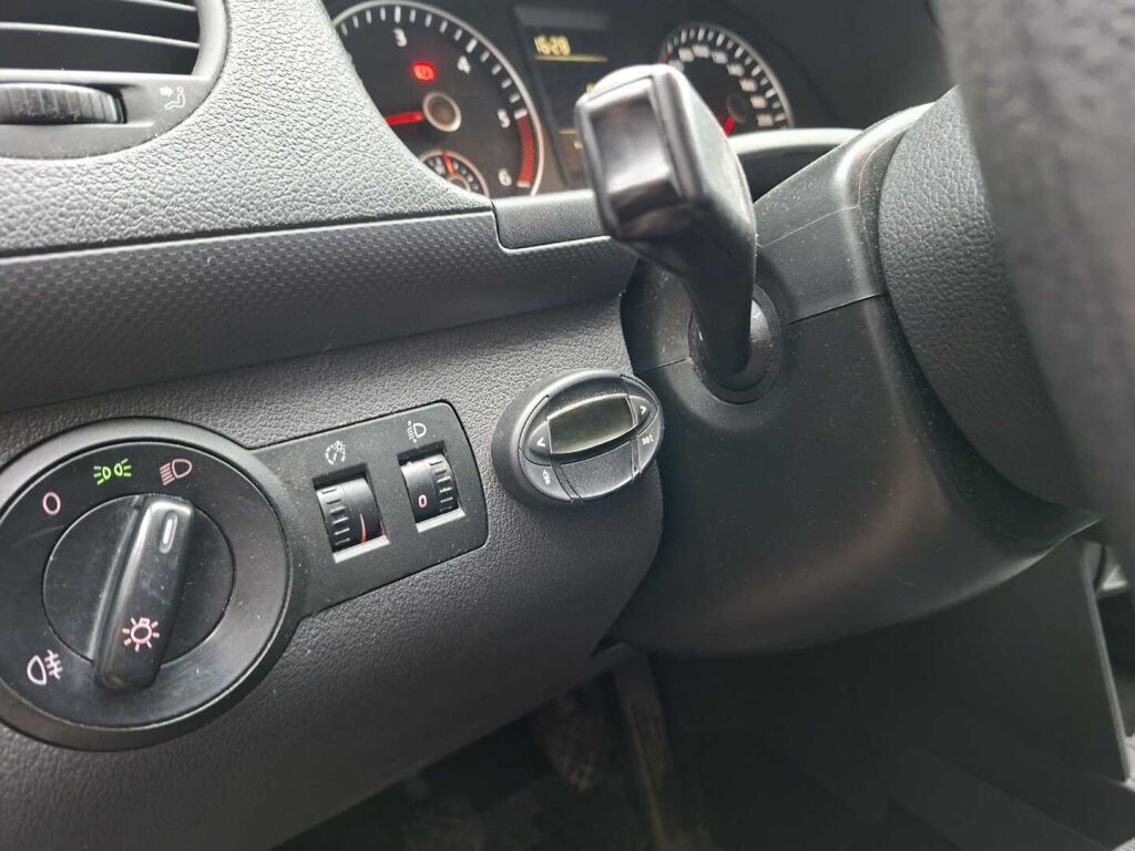 Volkswagen Caddy Maxi 2015 Musta