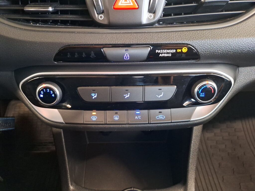 Hyundai i30 5d 2018 Punainen