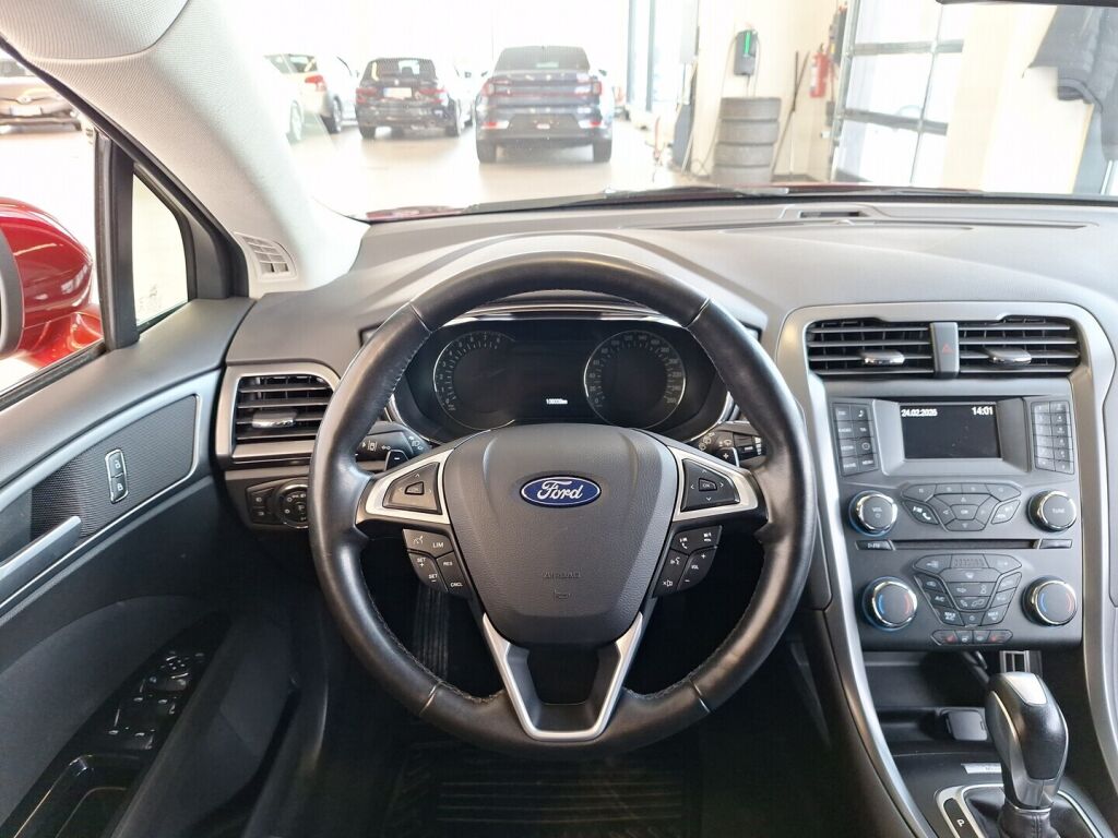 Ford Mondeo 2015 Punainen