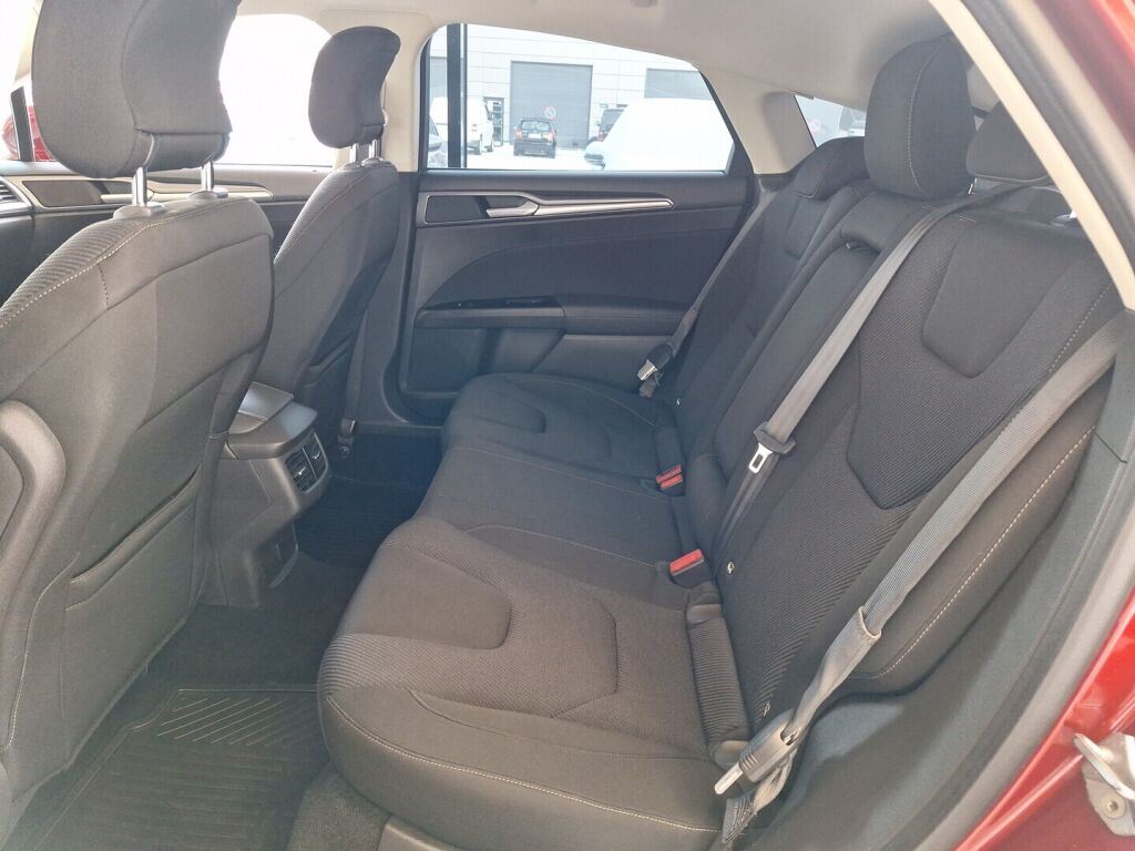 Ford Mondeo 2015 Punainen