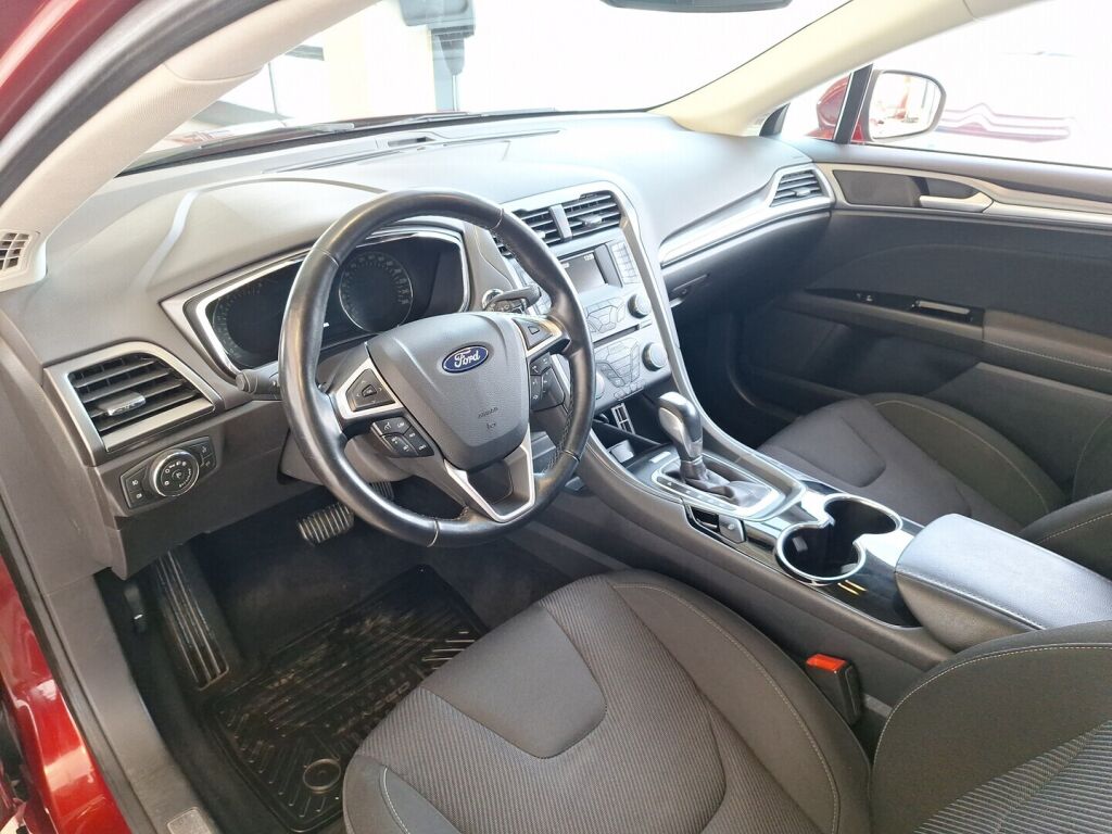Ford Mondeo 2015 Punainen