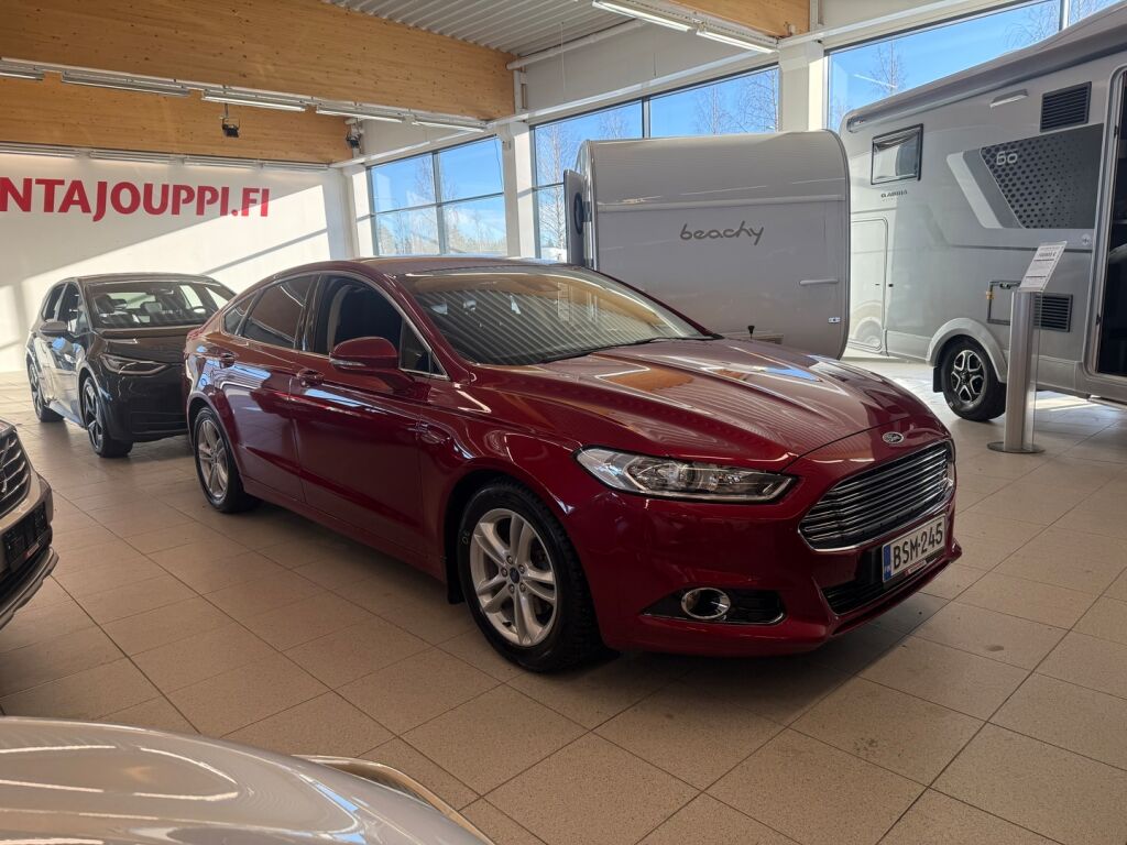 Ford Mondeo 2015 Punainen
