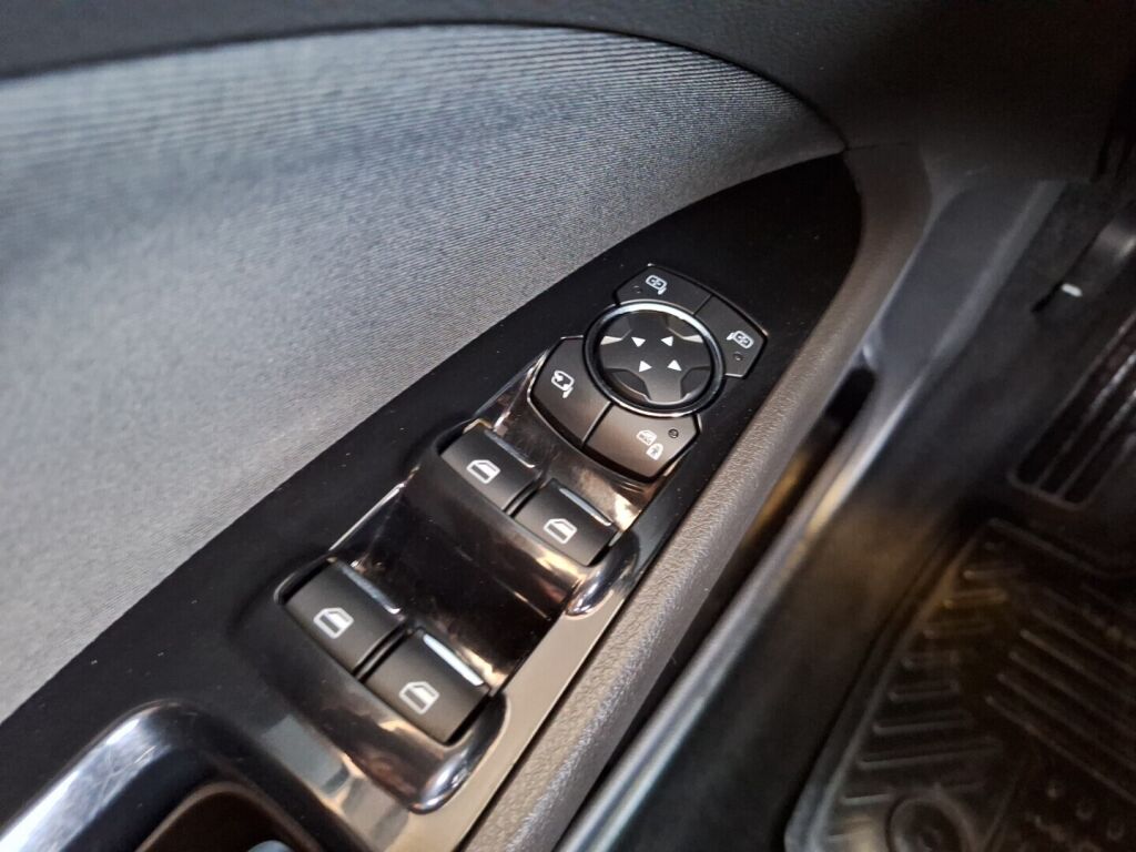 Ford Mondeo 2015 Punainen