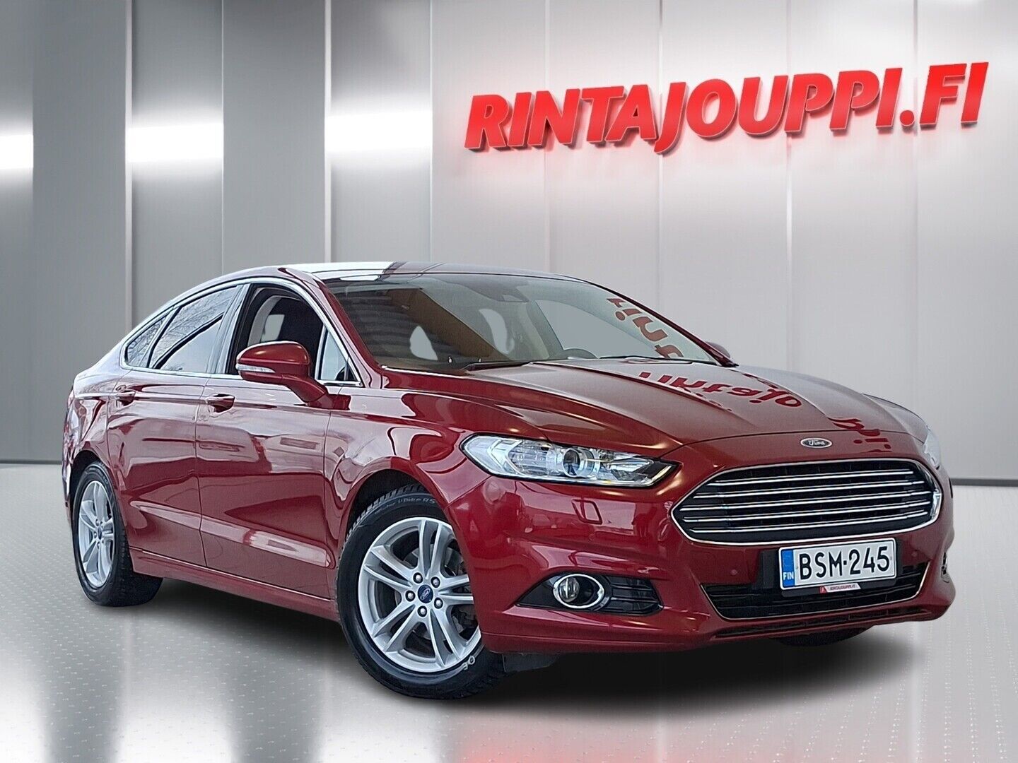 Punainen Ford Mondeo