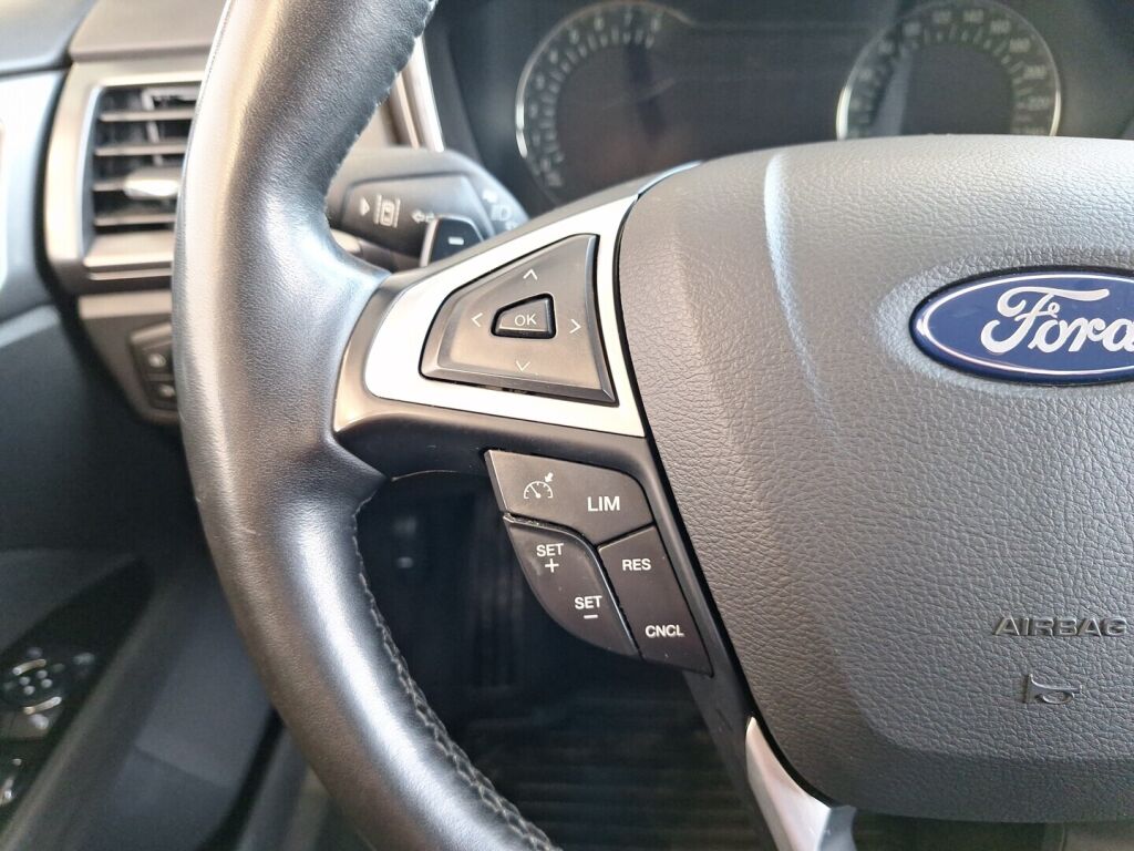 Ford Mondeo 2015 Punainen