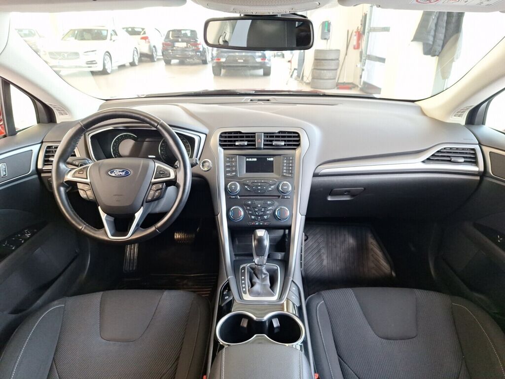 Ford Mondeo 2015 Punainen