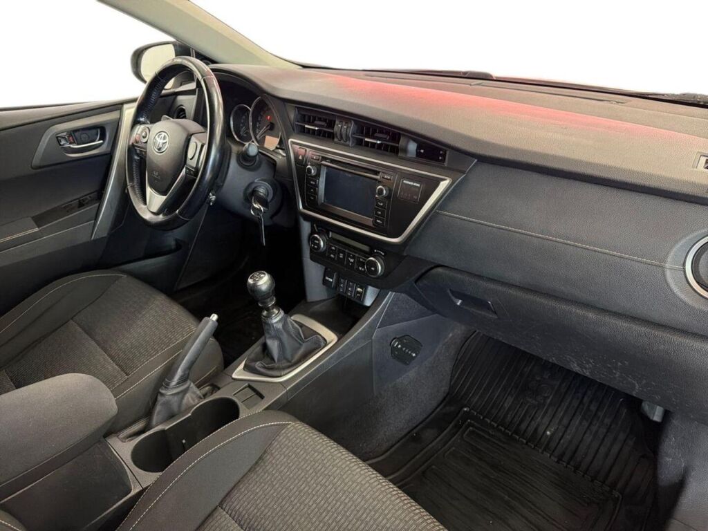Toyota Auris 2015 Valkoinen