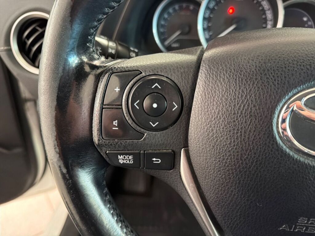 Toyota Auris 2015 Valkoinen