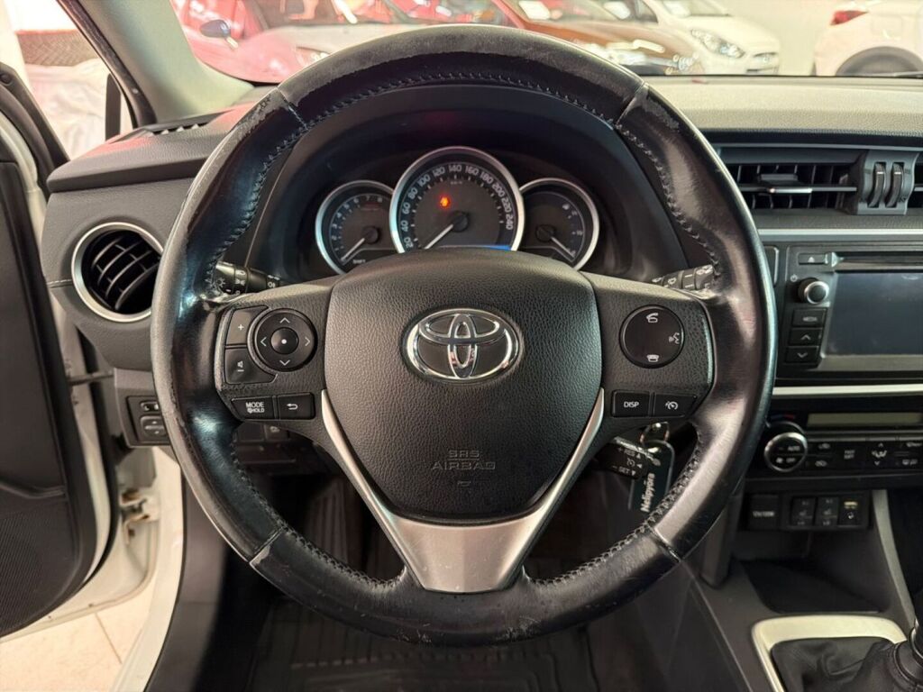 Toyota Auris 2015 Valkoinen