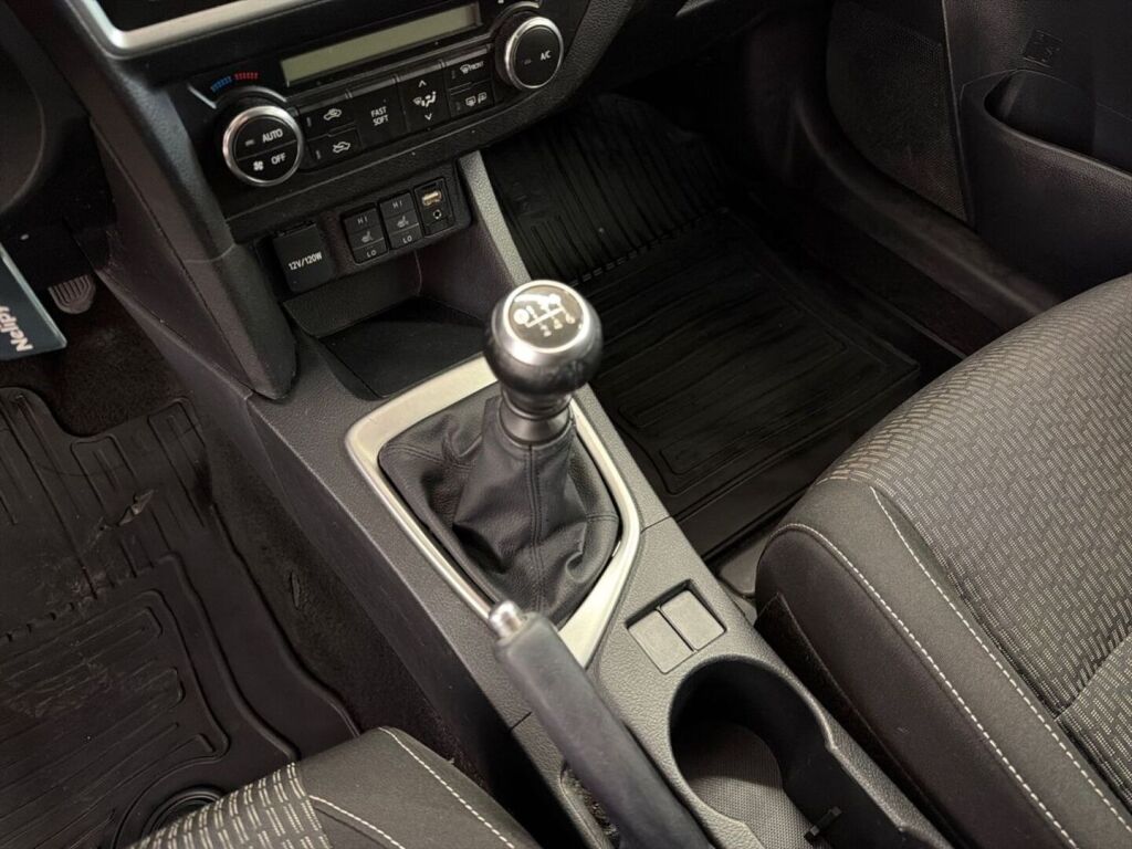 Toyota Auris 2015 Valkoinen