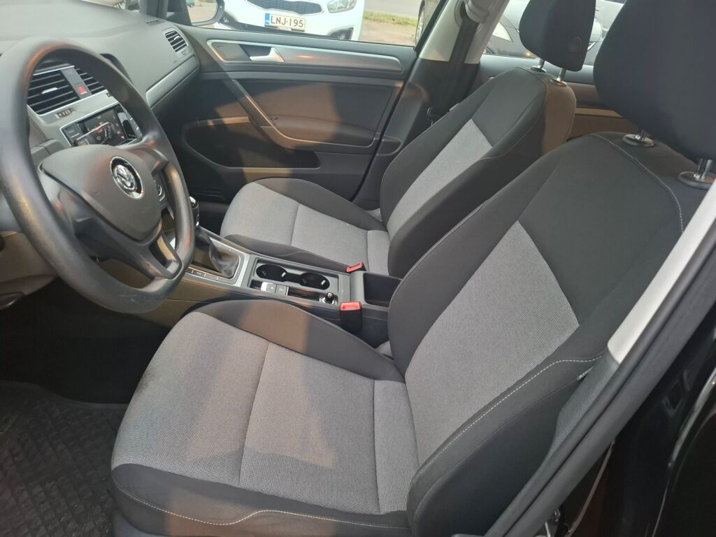 Volkswagen Golf 2015 Musta