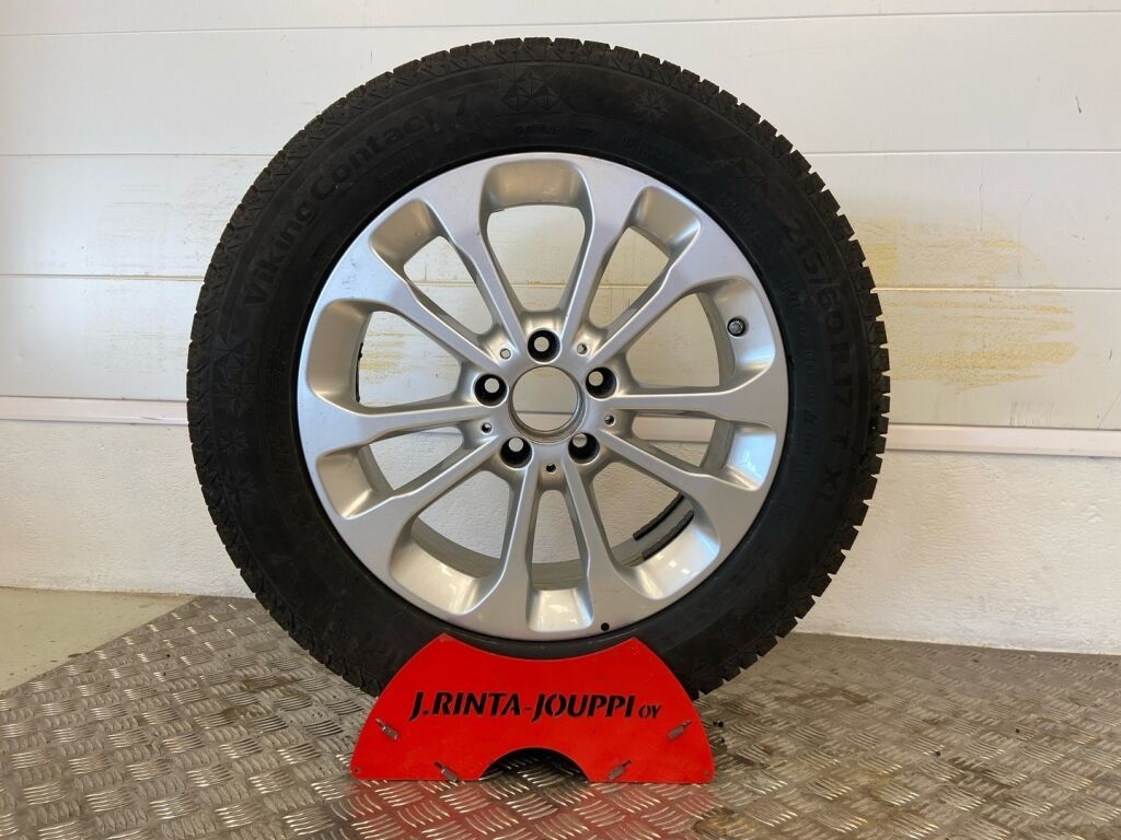 Mercedes-Benz GLA 2015 Punainen