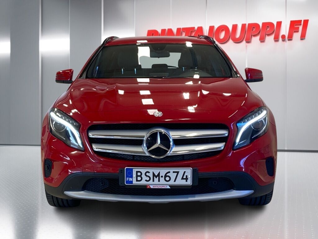 Mercedes-Benz GLA 2015 Punainen