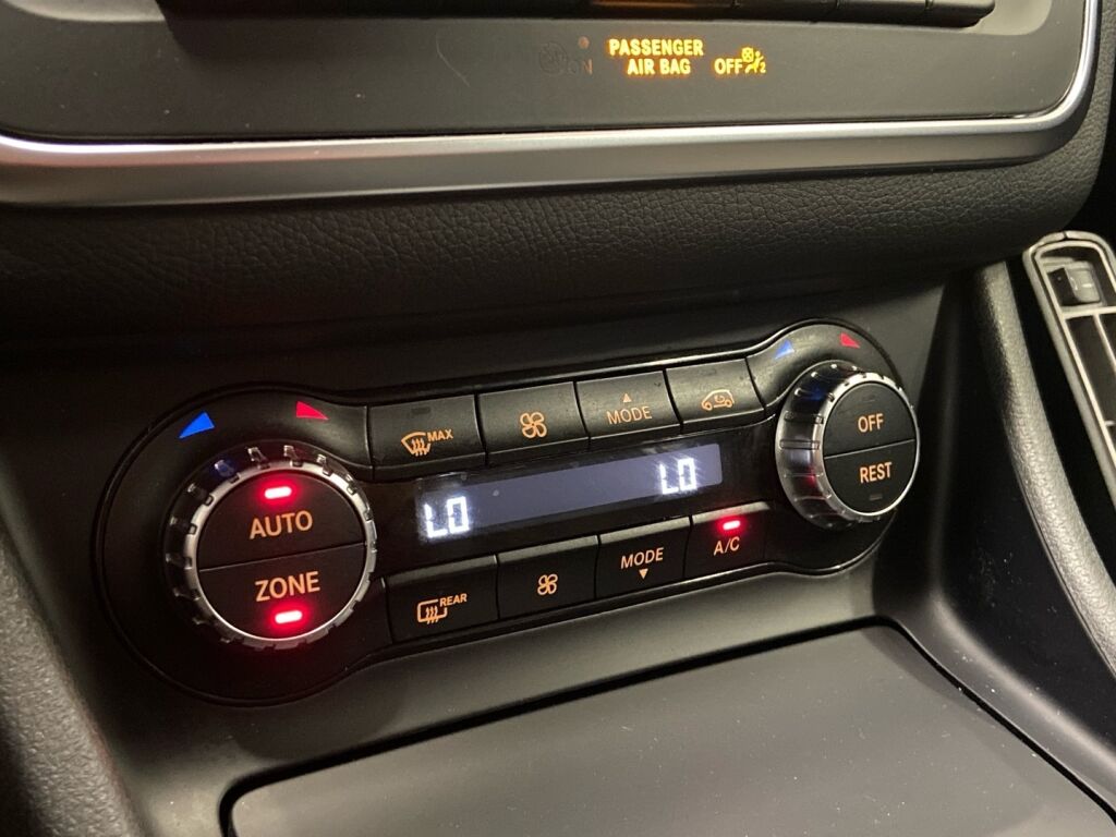 Mercedes-Benz GLA 2015 Punainen