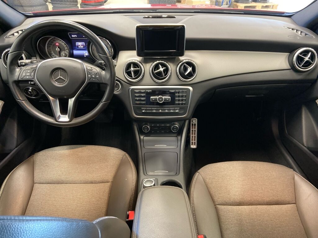 Mercedes-Benz GLA 2015 Punainen