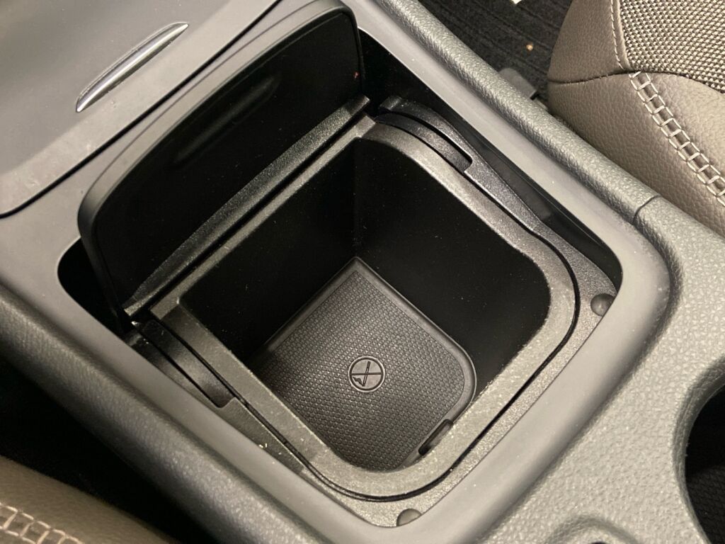 Mercedes-Benz GLA 2015 Punainen