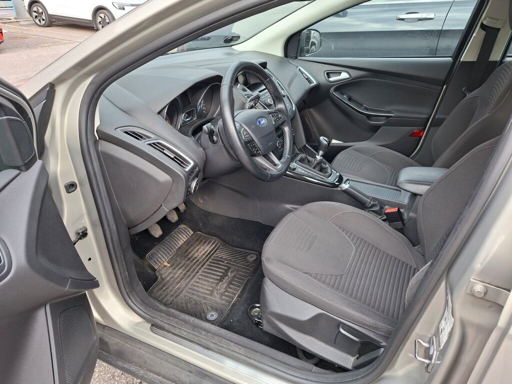Ford Focus 2015 Harmaa