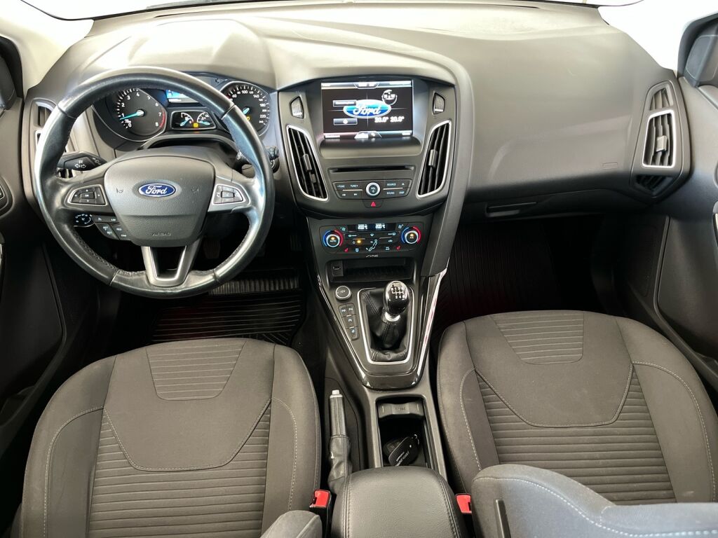 Ford Focus 2015 Valkoinen