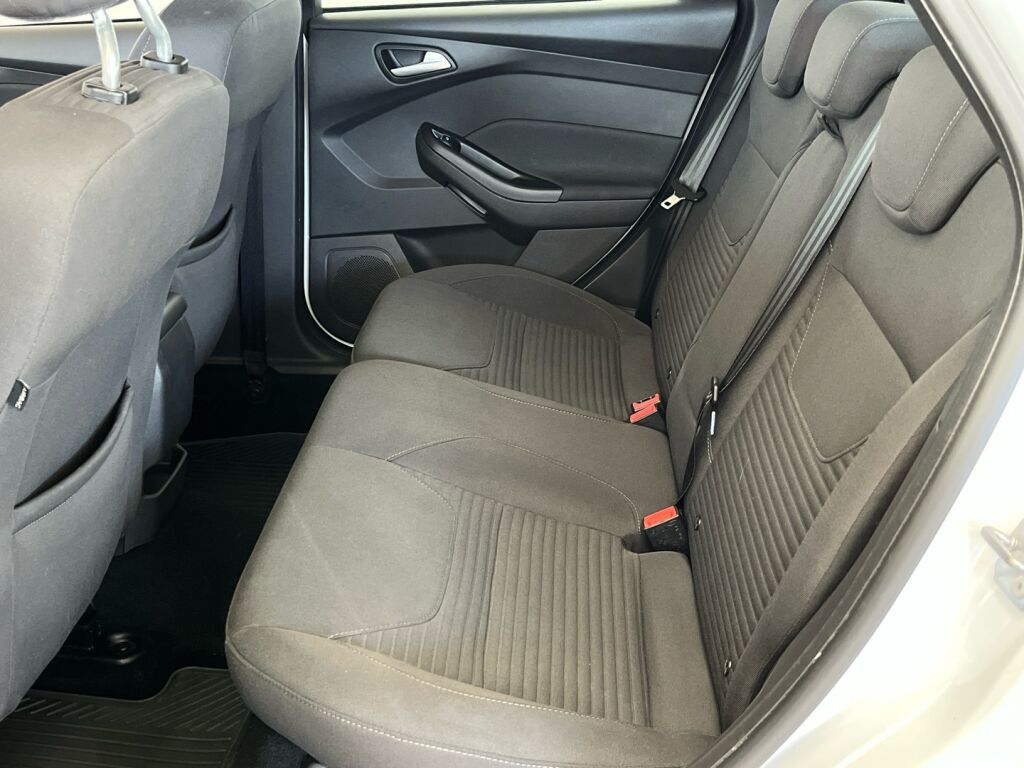 Ford Focus 2015 Valkoinen