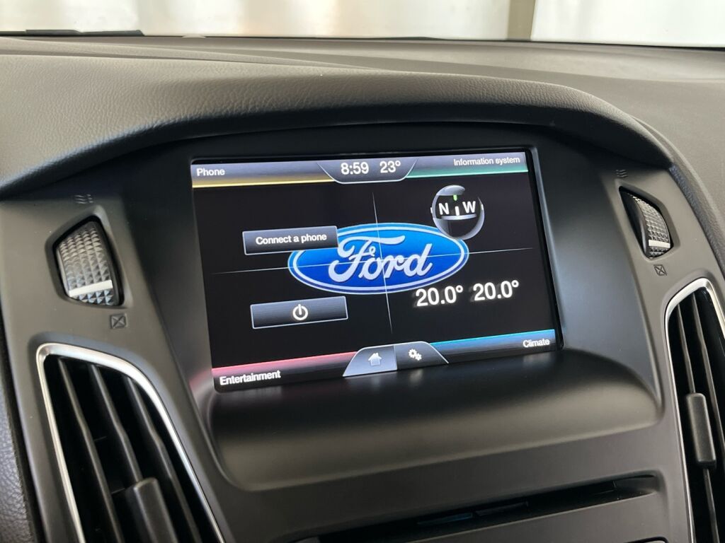 Ford Focus 2015 Valkoinen