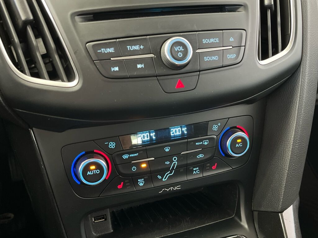 Ford Focus 2015 Valkoinen