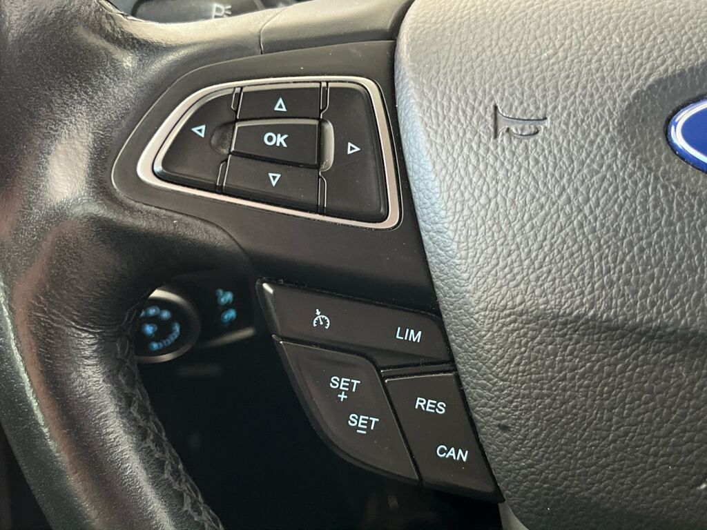 Ford Focus 2015 Valkoinen