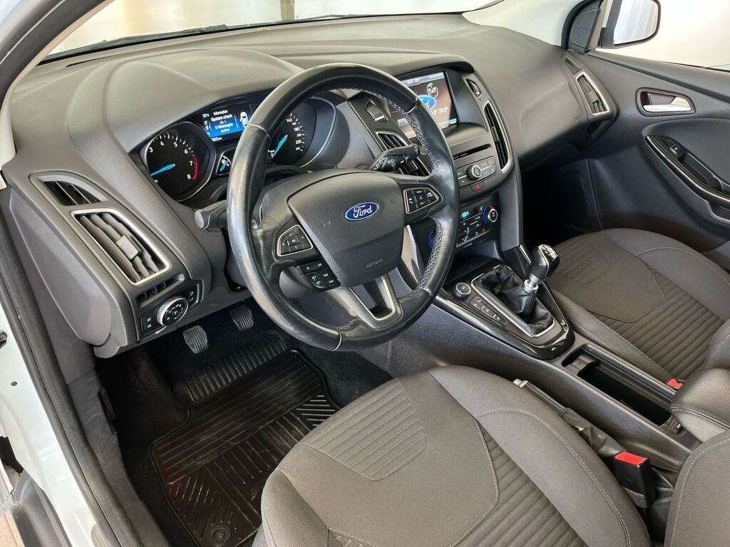 Ford Focus 2015 Valkoinen