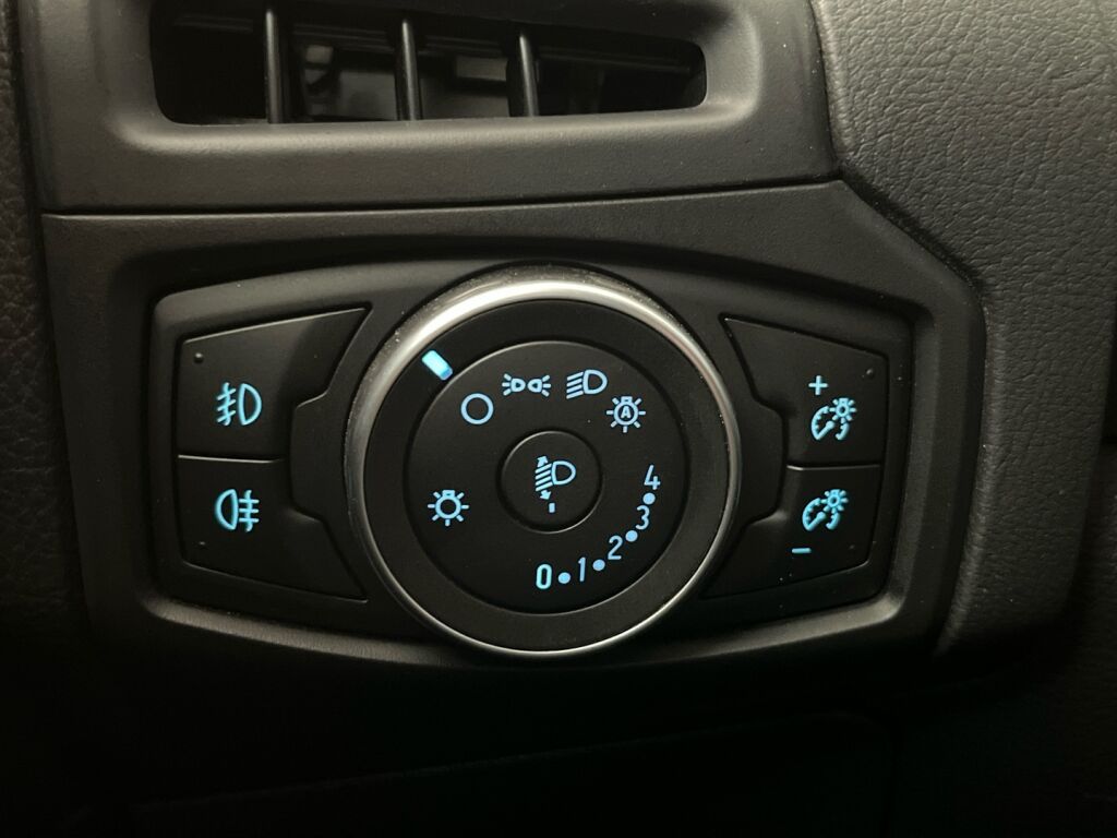 Ford Focus 2015 Valkoinen