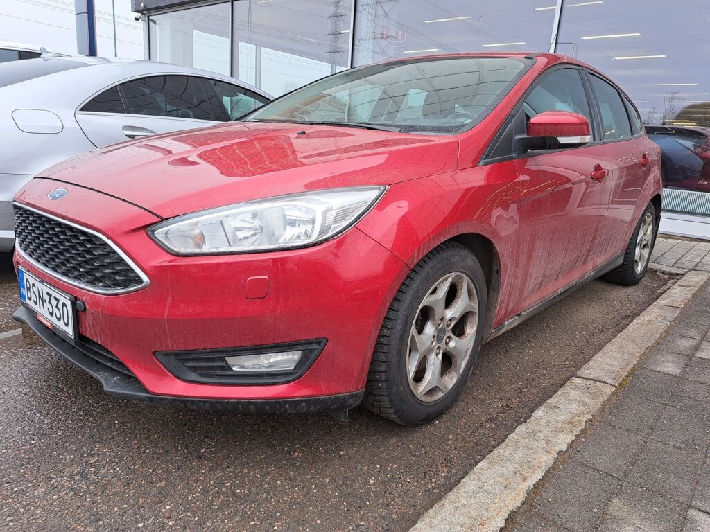Ford Focus 2015 Punainen