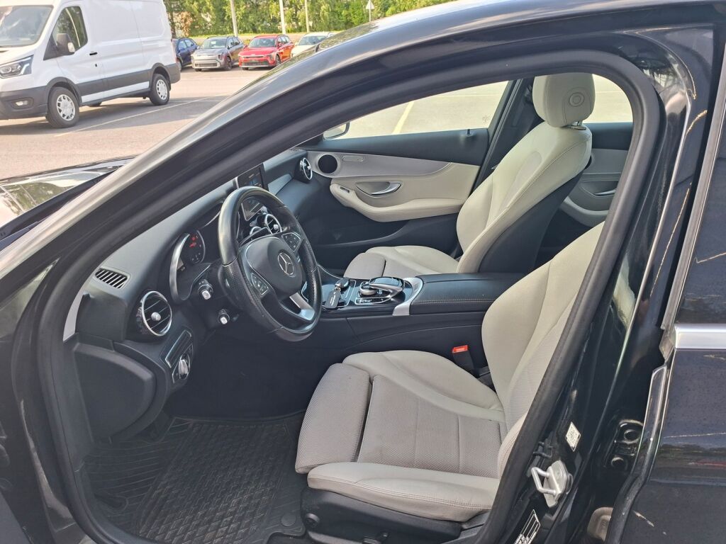 Mercedes-Benz C 2015 Musta