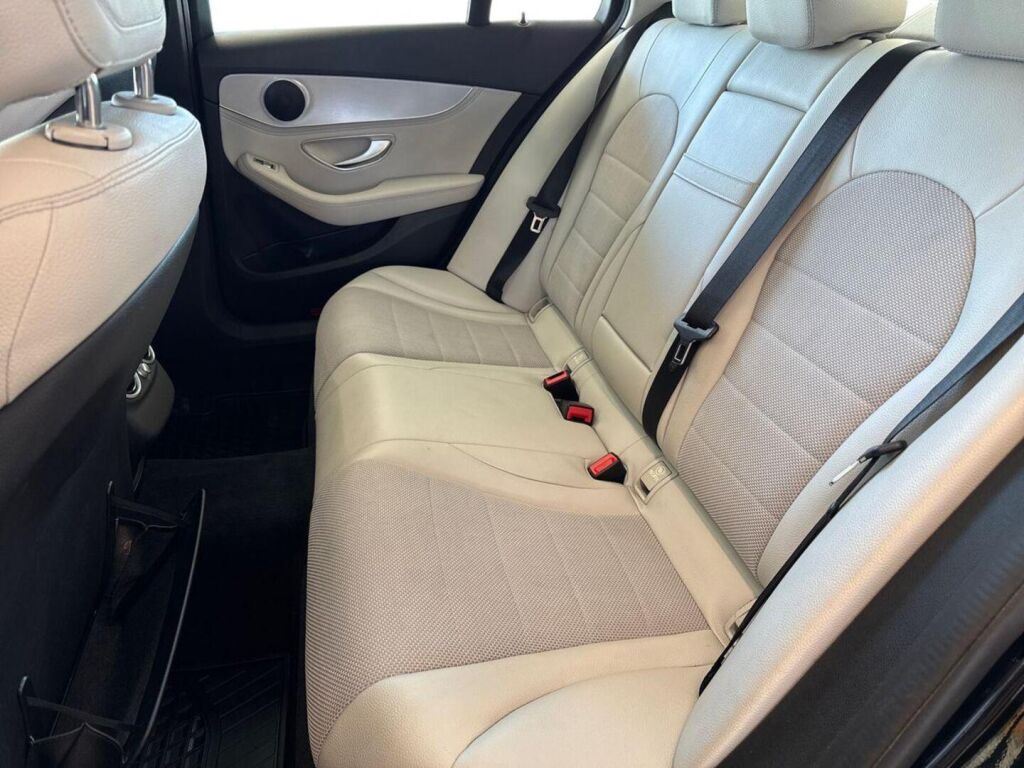Mercedes-Benz C 2015 Musta