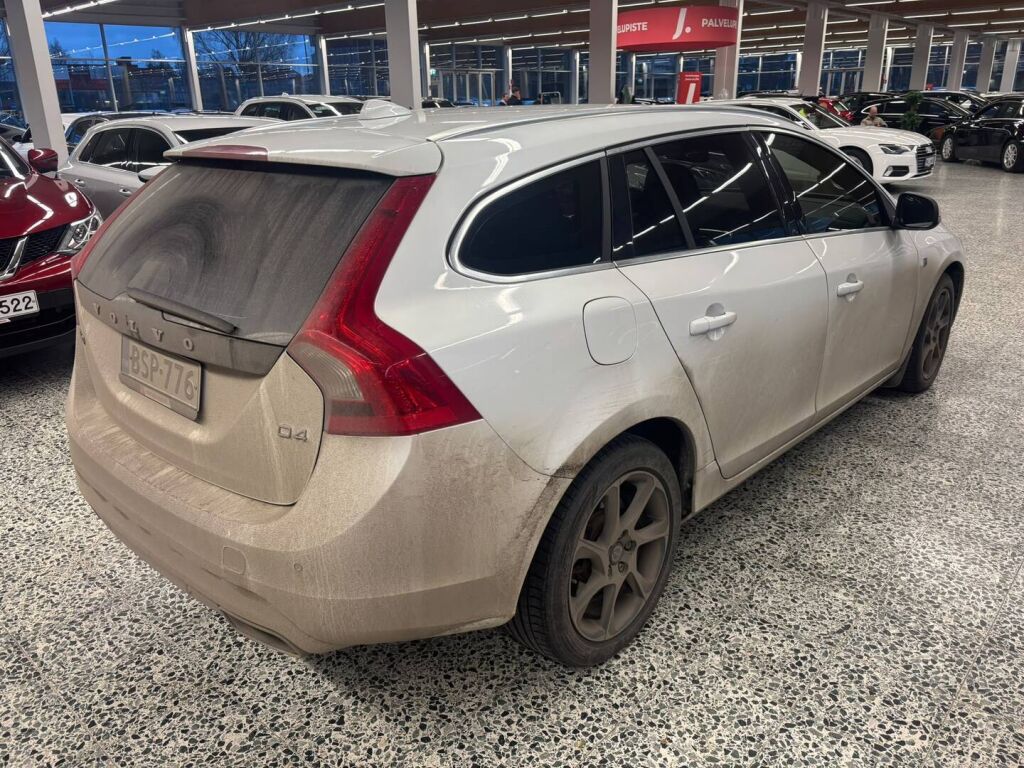 Volvo V60 2015 Valkoinen