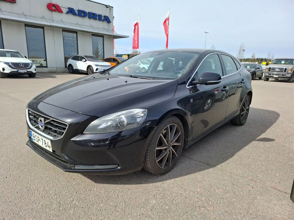 Volvo V40 2015 Musta