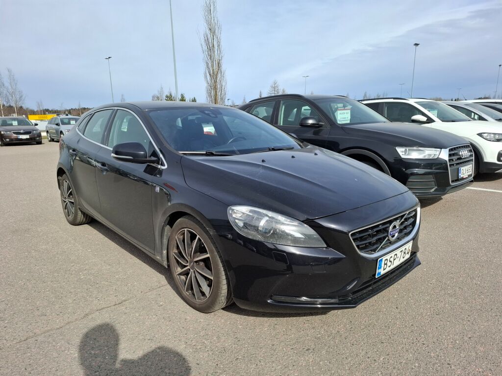 Volvo V40 2015 Musta