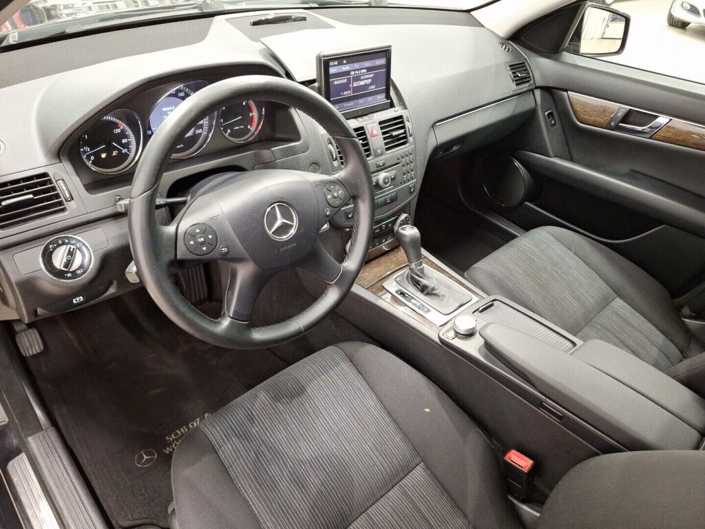 Mercedes-Benz C 2009 Musta