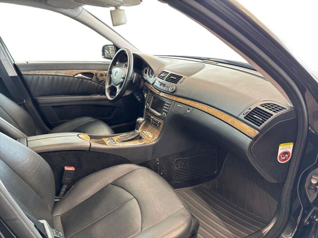 Mercedes-Benz E 2007 Musta