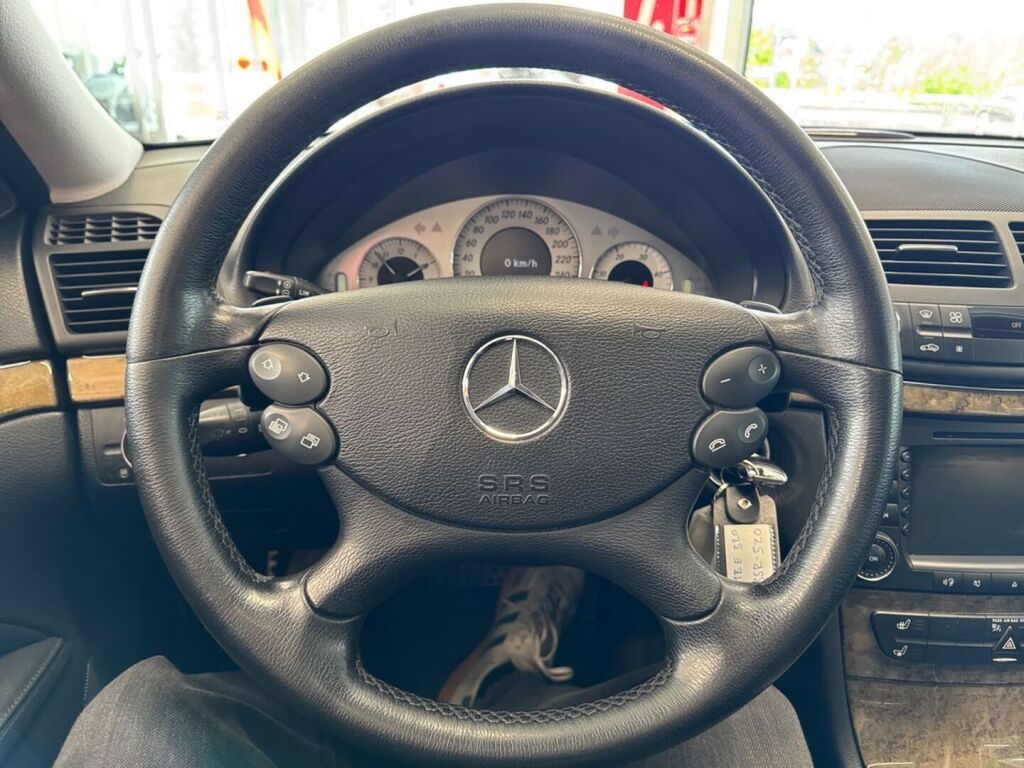 Mercedes-Benz E 2007 Musta