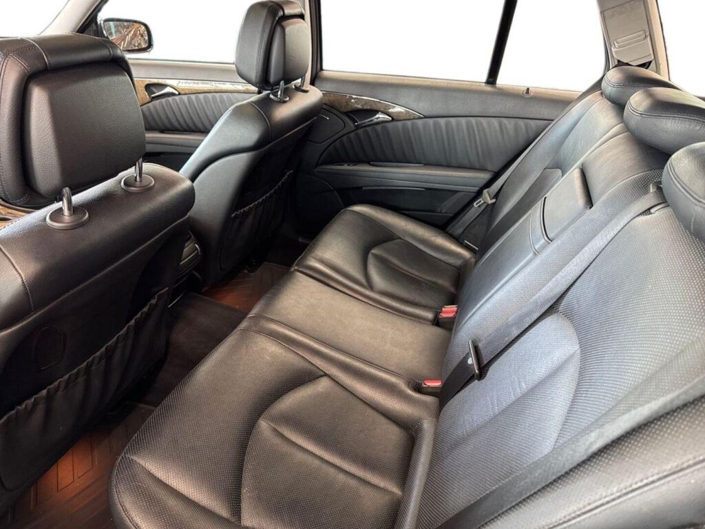 Mercedes-Benz E 2007 Musta